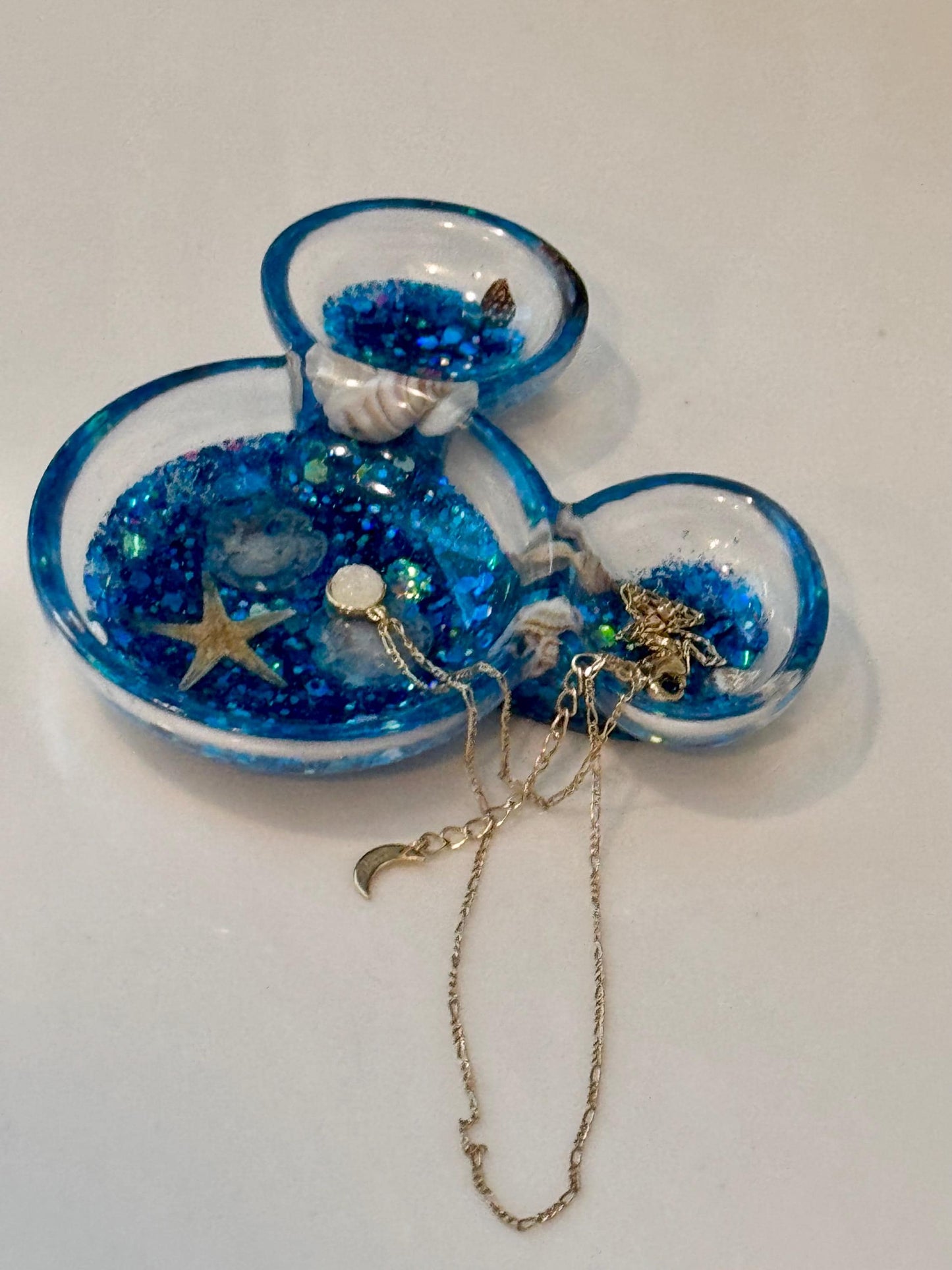 Ocean Dreams Mini Trinket Tray – Handmade Resin Jewelry Dish with Starfish & Shell Accents