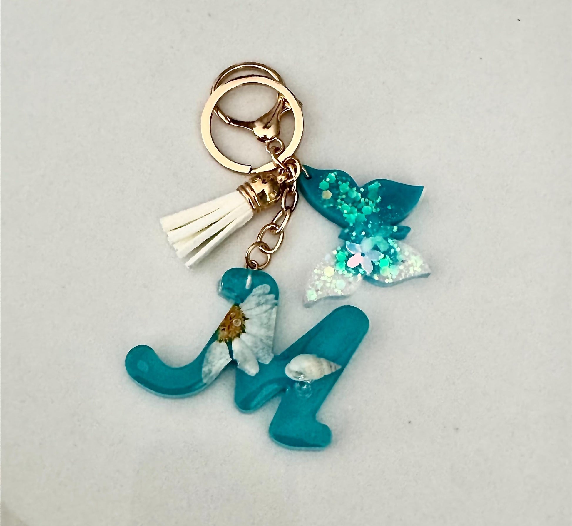 Personalized Resin Keychain with Butterfly Charm – Ocean Blue “M” with Real Flower & Seashell